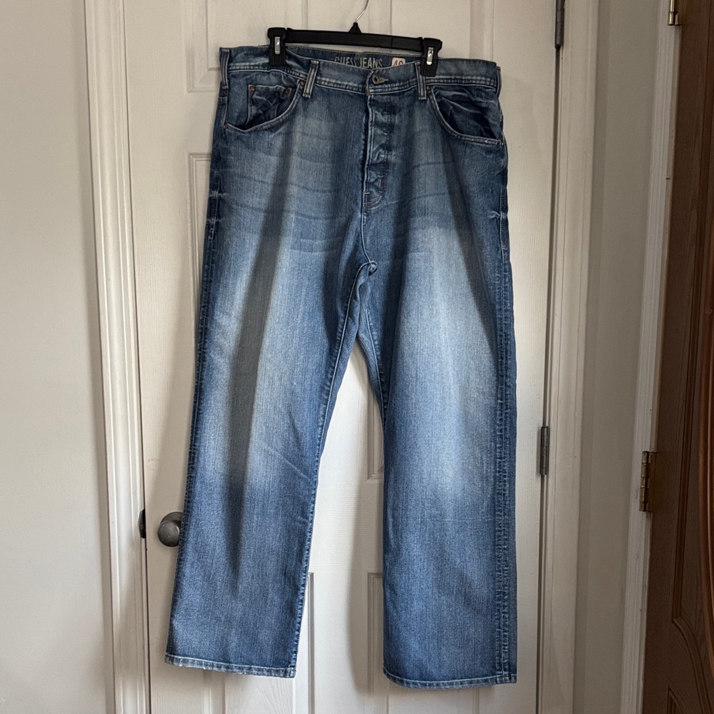 Men’s Guess relaxed fit jeans”Dean” jeans. Size 40. Distressed